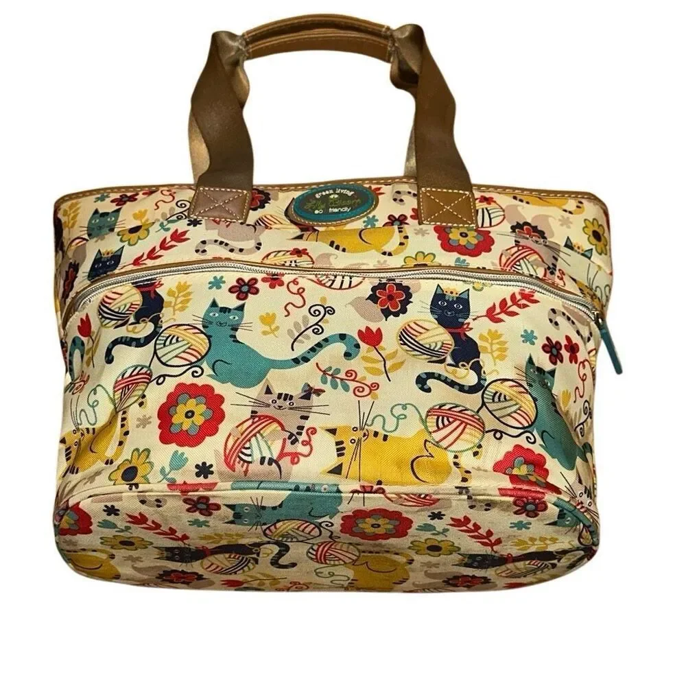 Lily Bloom insulated lunch bag Furry Friends kitty cats adorable friends on it
